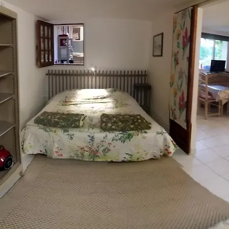 Holiday home Les Nympheas, Appart Au Calme Et Grand Jardin A 15 Min De Disneyland, *