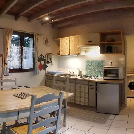 Holiday home Les Nympheas, Appart Au Calme Et Grand Jardin A 15 Min De Disneyland,