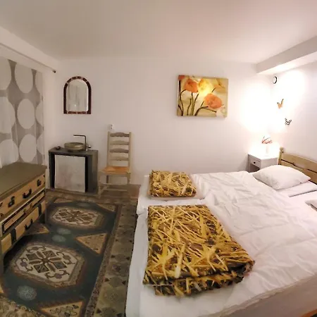 Les Nympheas, Appart Au Calme Et Grand Jardin A 15 Min De Disneyland, Holiday home *
