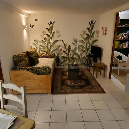 Holiday home Les Nympheas, Appart Au Calme Et Grand Jardin A 15 Min De Disneyland,