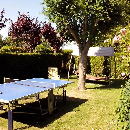 Holiday home Les Nympheas, Appart Au Calme Et Grand Jardin A 15 Min De Disneyland,