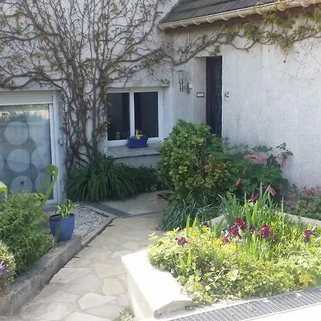 Les Nympheas, Appart Au Calme Et Grand Jardin A 15 Min De Disneyland, Holiday home Crecy-la-Chapelle